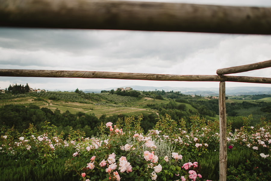 Romantic Italian elopement in Tuscany Photo / Countryside
