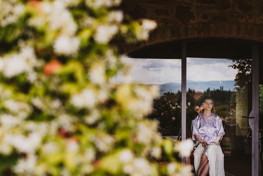 Romantic Italian elopement in Tuscany Photo / Getting Ready