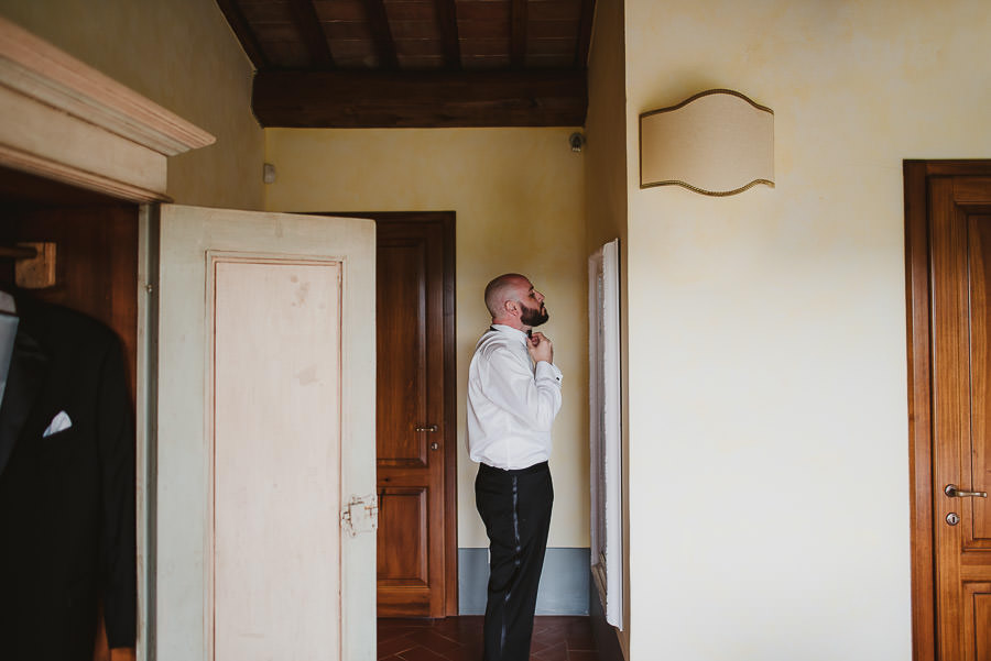 Romantic Italian elopement in Tuscany Photo / Getting Ready