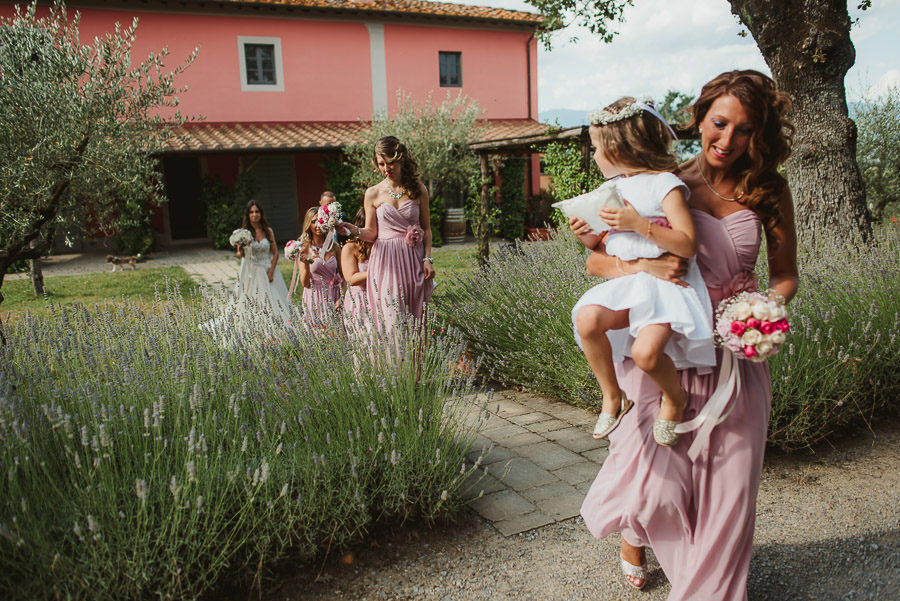 italian style outdoor wedding ceremony, Bride wlaking down the a