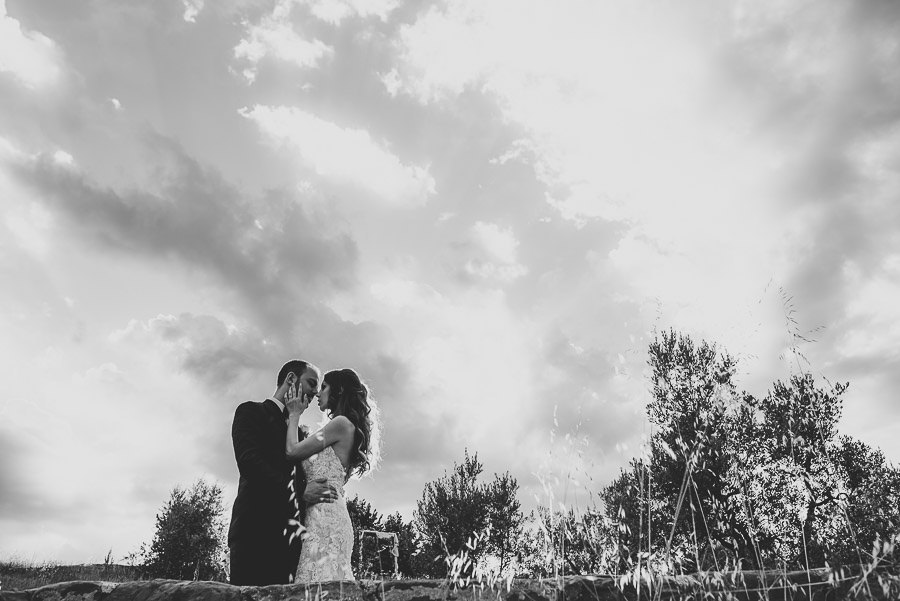 italian style outdoor wedding ceremony, bridal couple love lsess