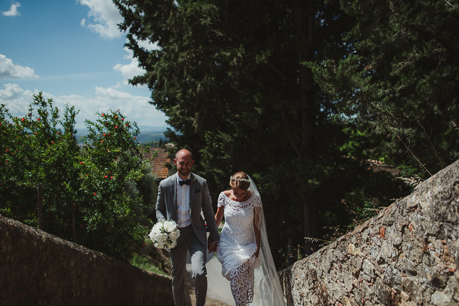 relaxed countryside wedding tuscany one lens photography 1052