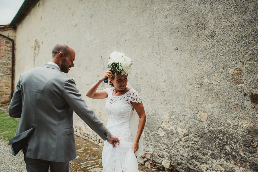 relaxed countryside wedding tuscany one lens photography 1083