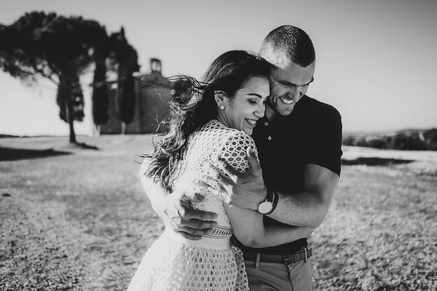 Wedding proposal inspiration proposing in tuscany romantic hug