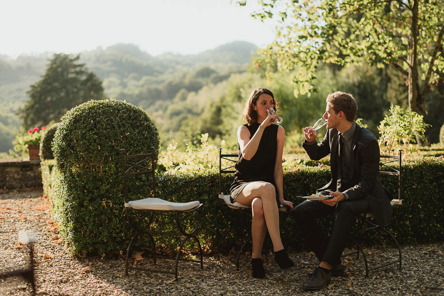 get married in Italy having fun at aperitif