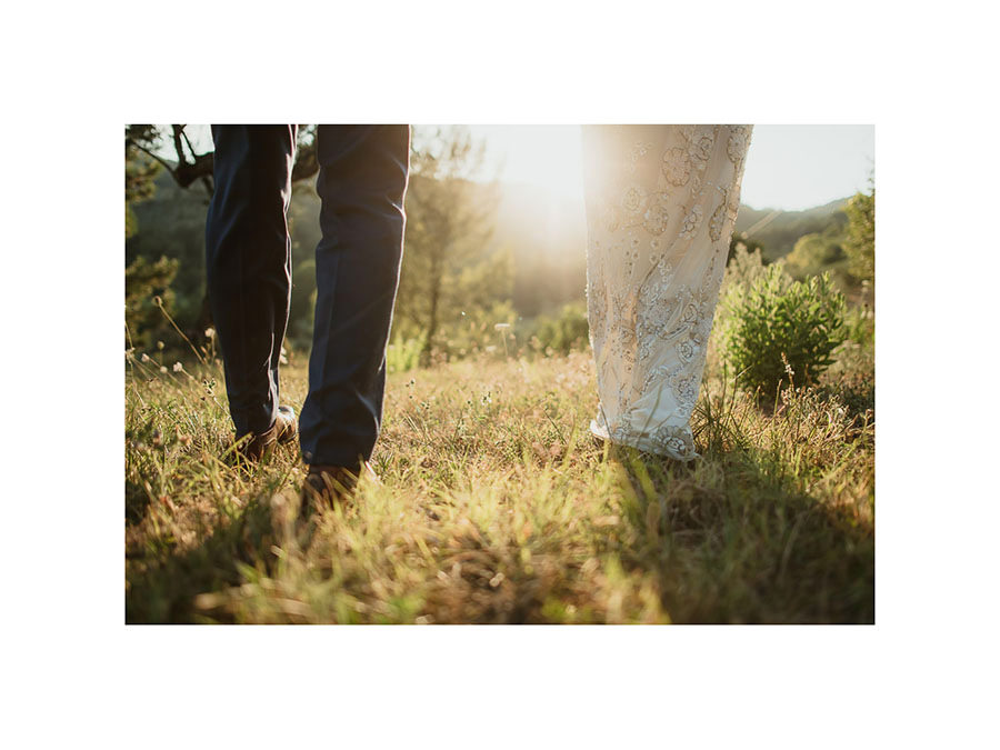 get married in Italy rTuscan countryside creative bride groom po