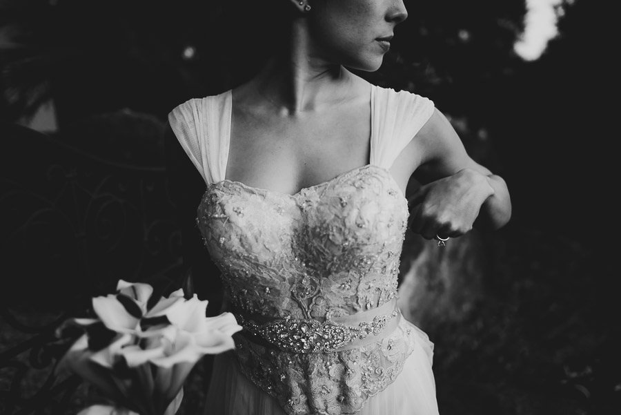 tuscany intimate wedding bride fashion portrait
