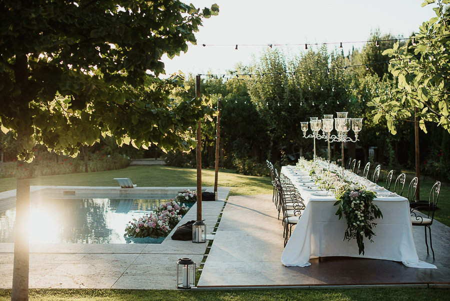 get married in Cortona Villa outdor dinner alfresco table decor