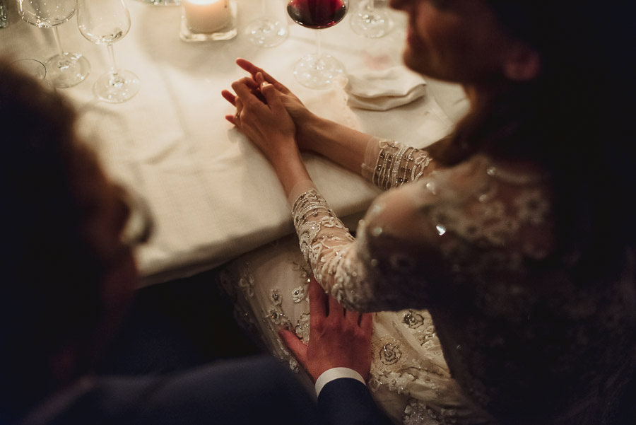 get married in Italy intimate emotion on dinner