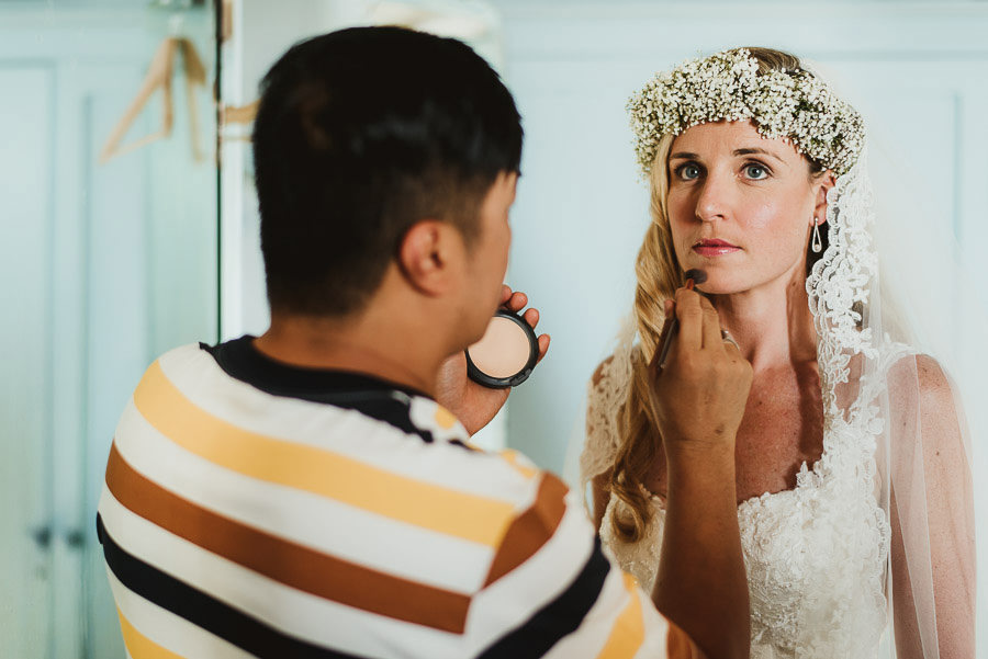Borgo Sotmennano Wedding Photographer bride make up
