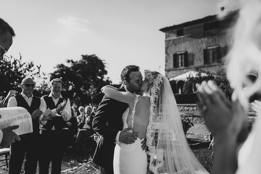 Borgo Sotmennano Wedding Photographer outdoor symbolic wedding c