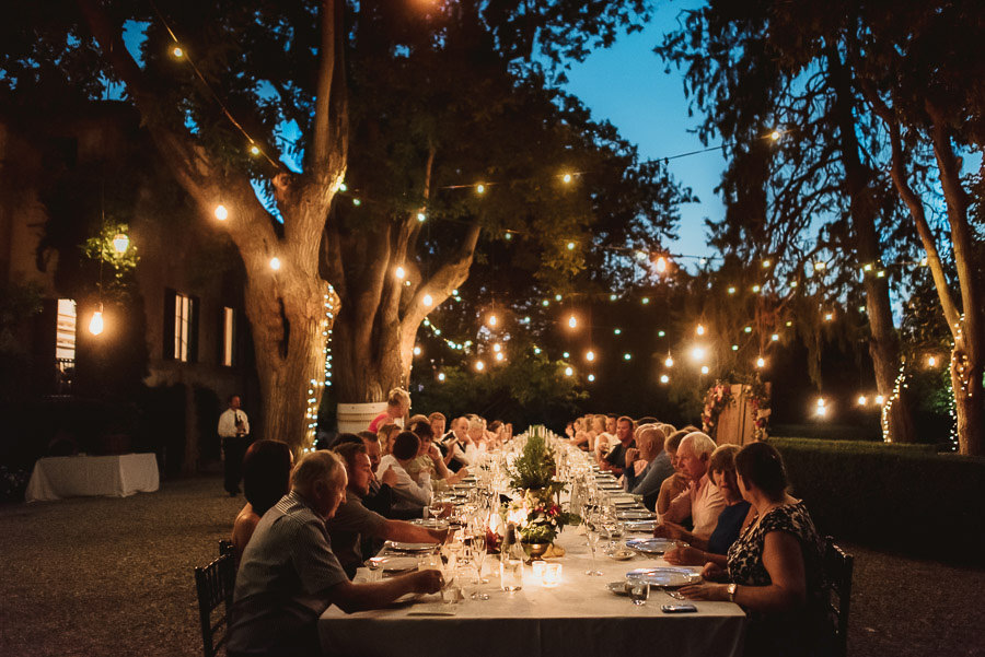 Borgo Sotmennano Wedding Photographer dinner with guests