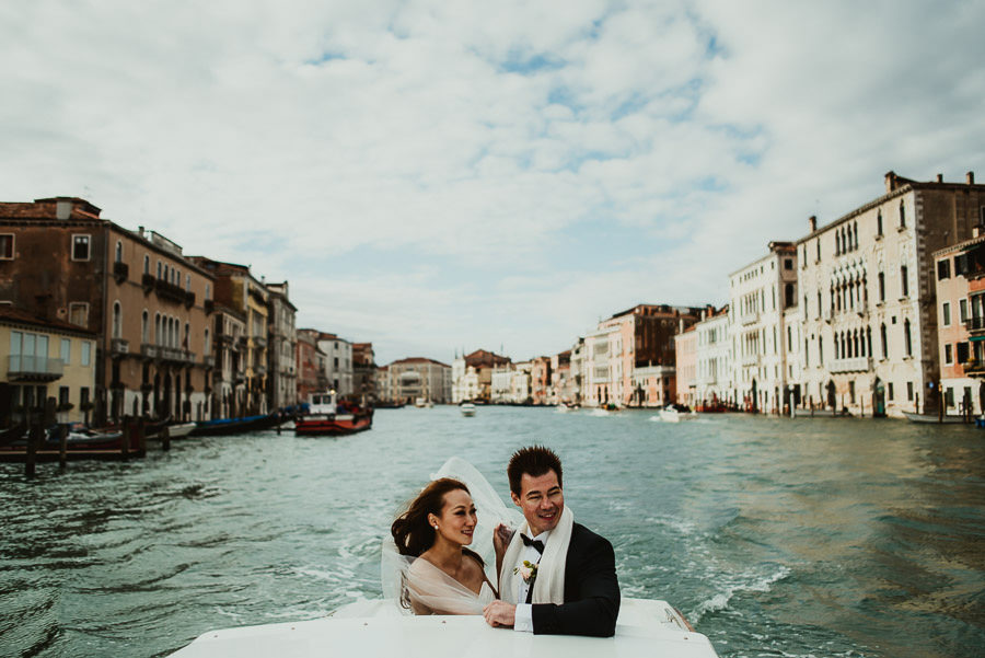 018 winter wedding in venice photography boat trit to ceremony venue Wedding Photographer Venice