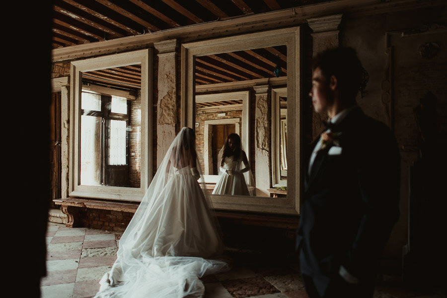 027 winter wedding in venice photography armeno moorat raphael mirror hall Wedding Photographer Venice