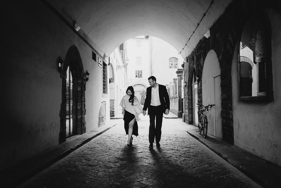 Couple portrait photography florence tuscany italy old houses