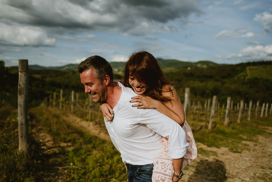 Couple romantic portrait photography florence tuscan countryside