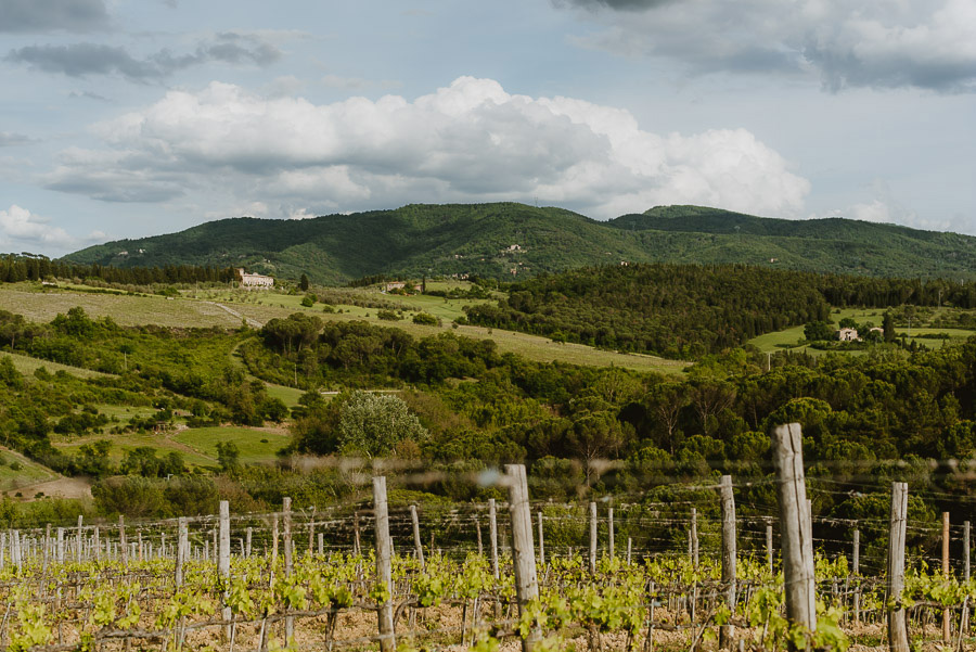Couple modern portrait photography florence tuscan vineyard