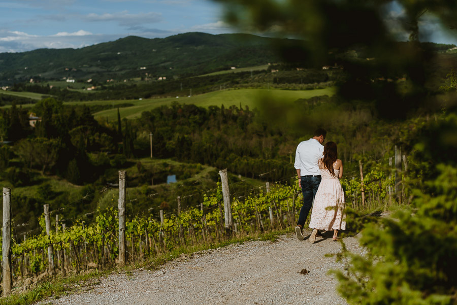countemporary Couple portrait photography florence tuscan vineya