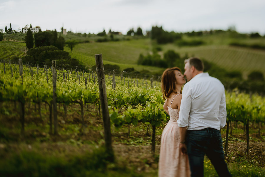 delicate Couple portrait photography florence tuscan countryside