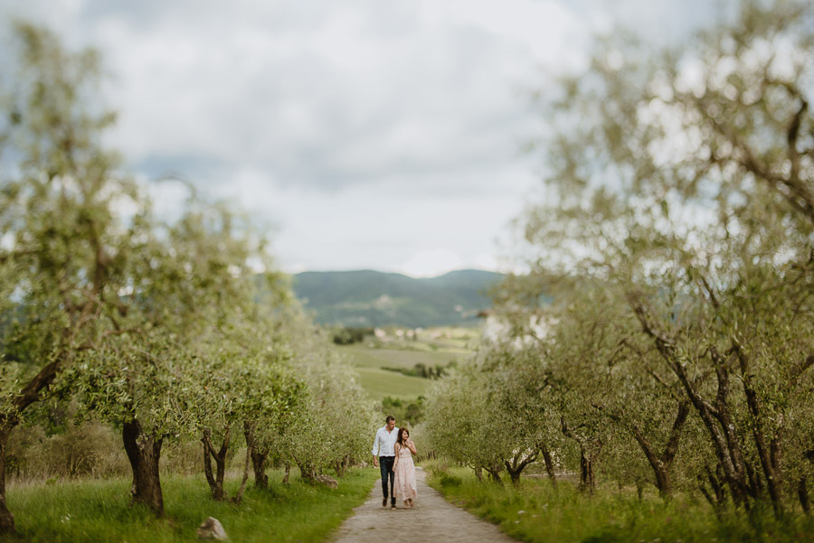 relaxed Couple portrait photography florence tuscan vineyard