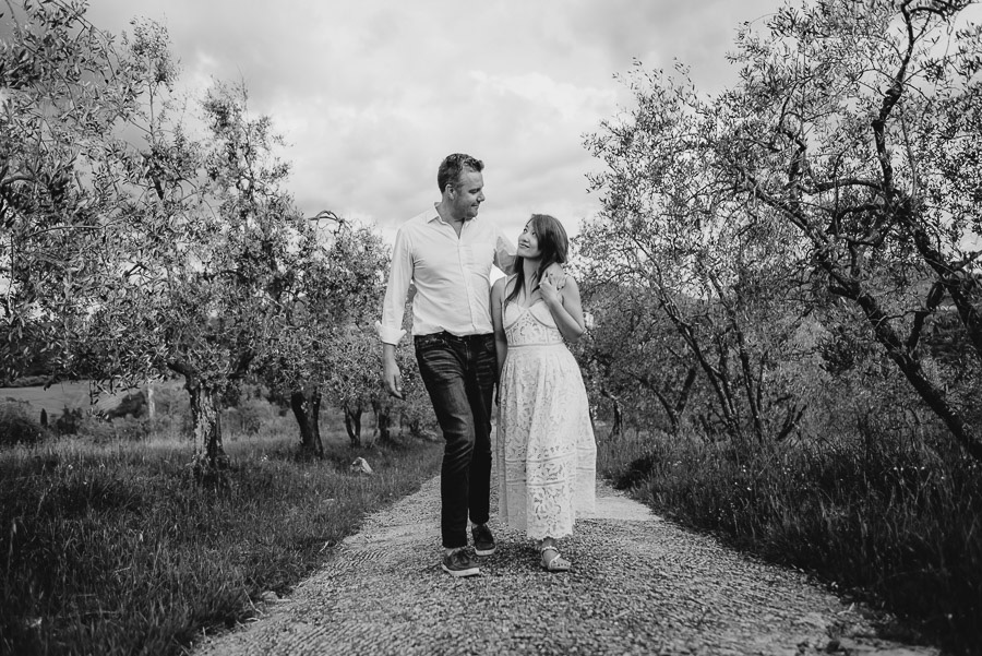 relaxed Couple portrait photography florence tuscan vineyard