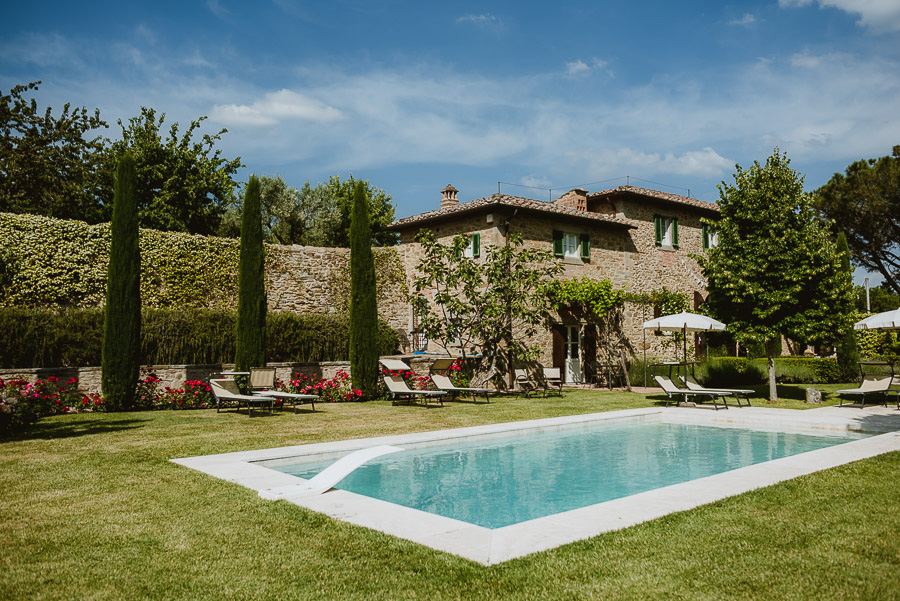 Intimate wedding in Tuscan Villa