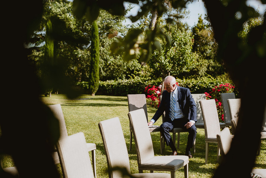intimate wedding in Tuscan Villa outdoor ceremony