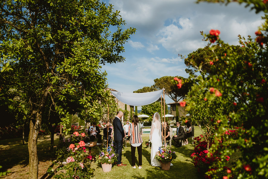 intimate wedding in Tuscan Villa outdoor relaxed ceremony