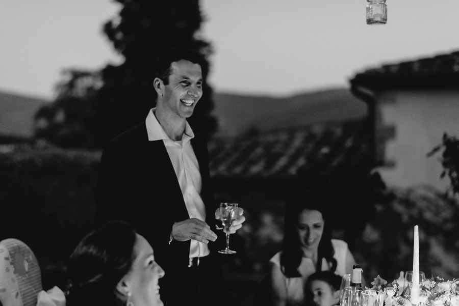 intimate wedding in Tuscan Villa relaxed outdoor dinner