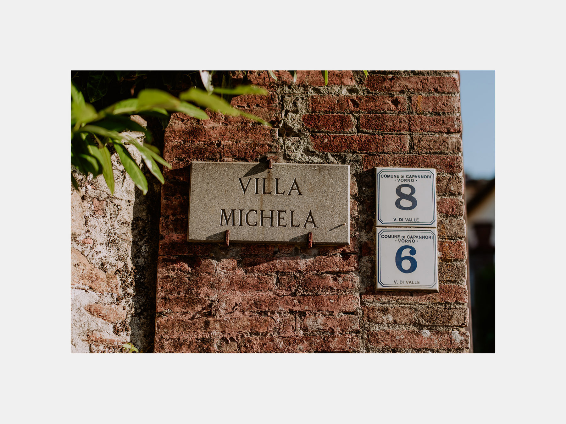 creative wedding photographer tuscany villa michaela
