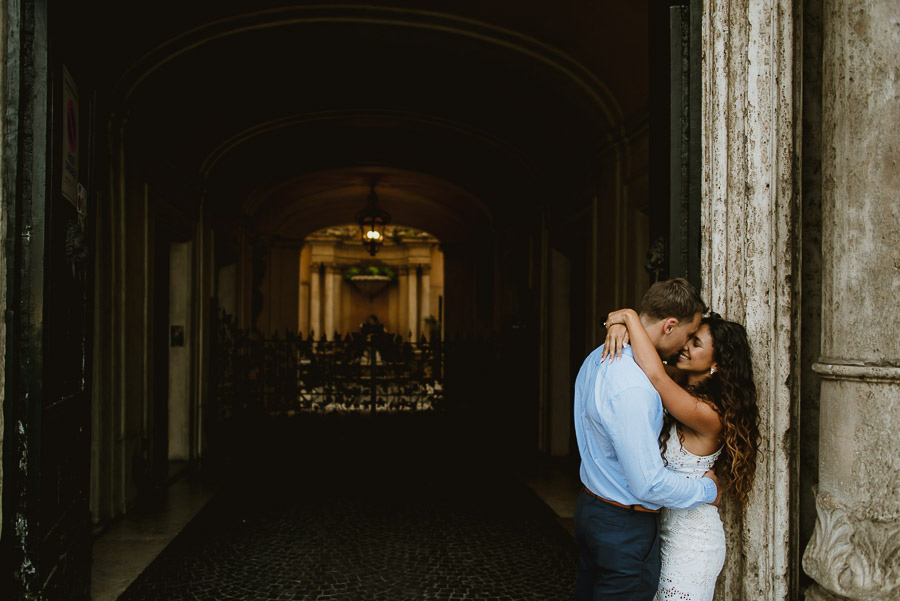 wedding photographer rome intimate engagement session
