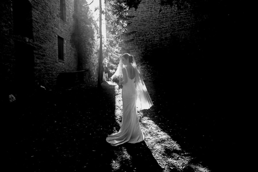 Exclusive wedding photographer tuscany italy bride father first