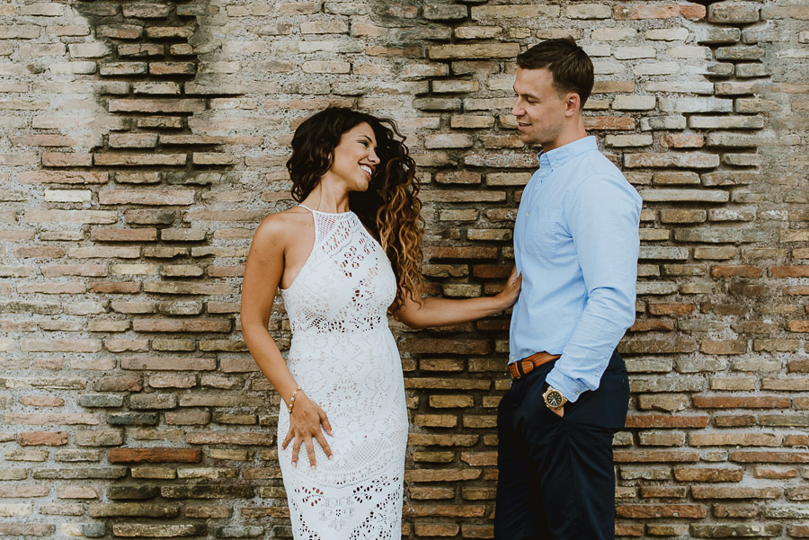 wedding photographer rome romantic couple session lungotevere