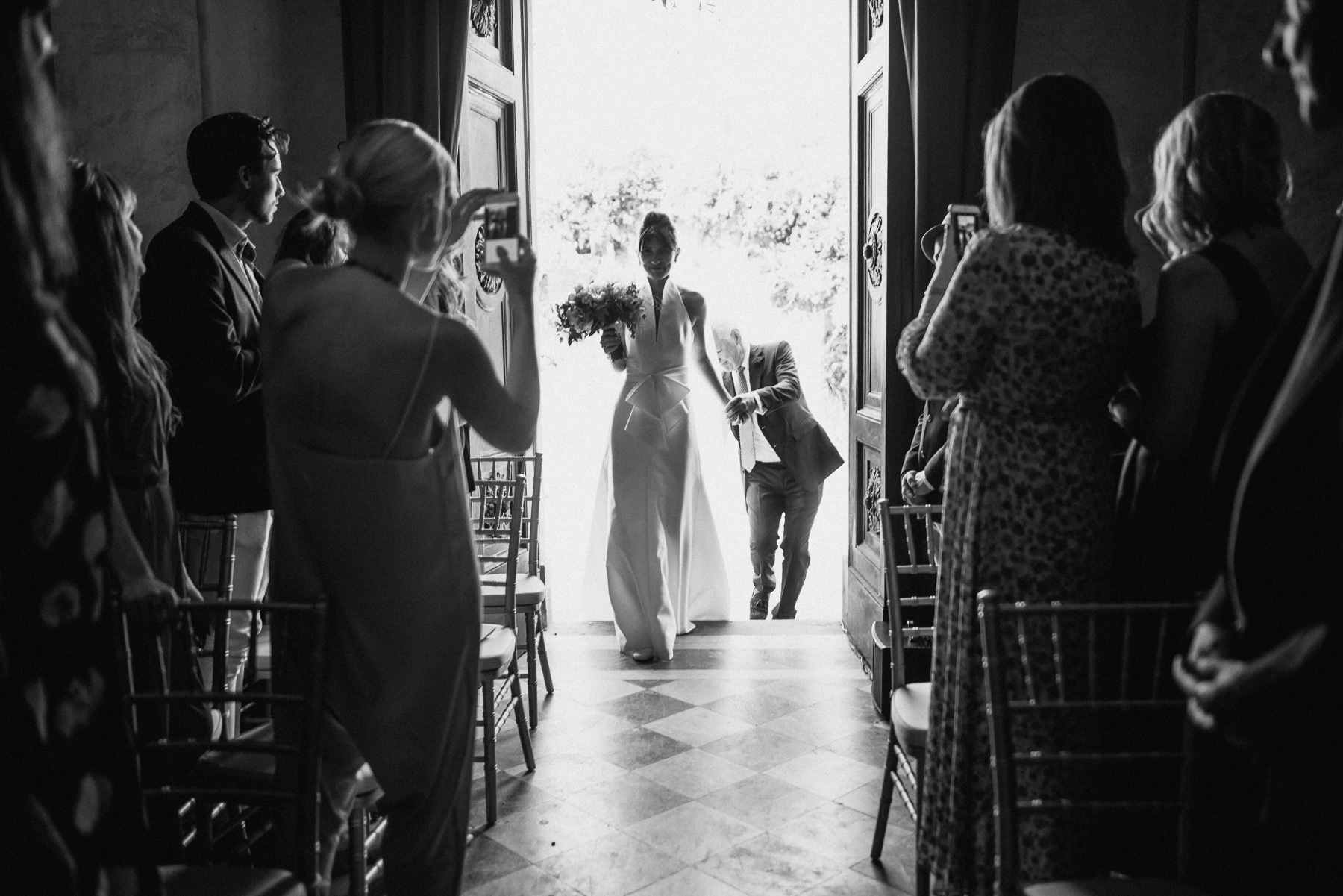 creative wedding photographer tuscany symbolic ceremony starts