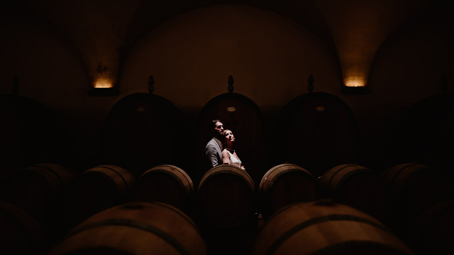 Exclusive italian wedding photographer castiglion del bosco wine