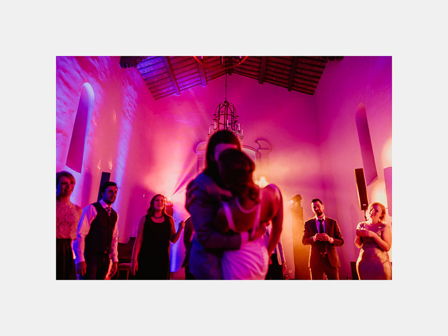 Exclusive italian wedding tuscany photographer dances end