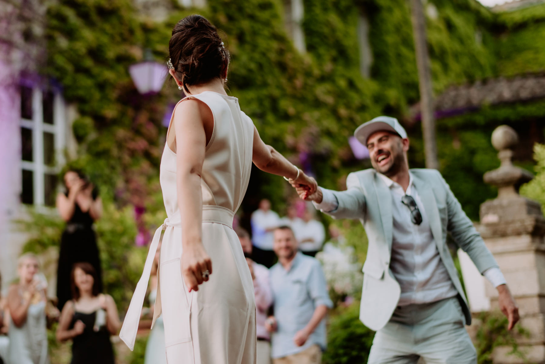 creative wedding photographer tuscany first dance rock