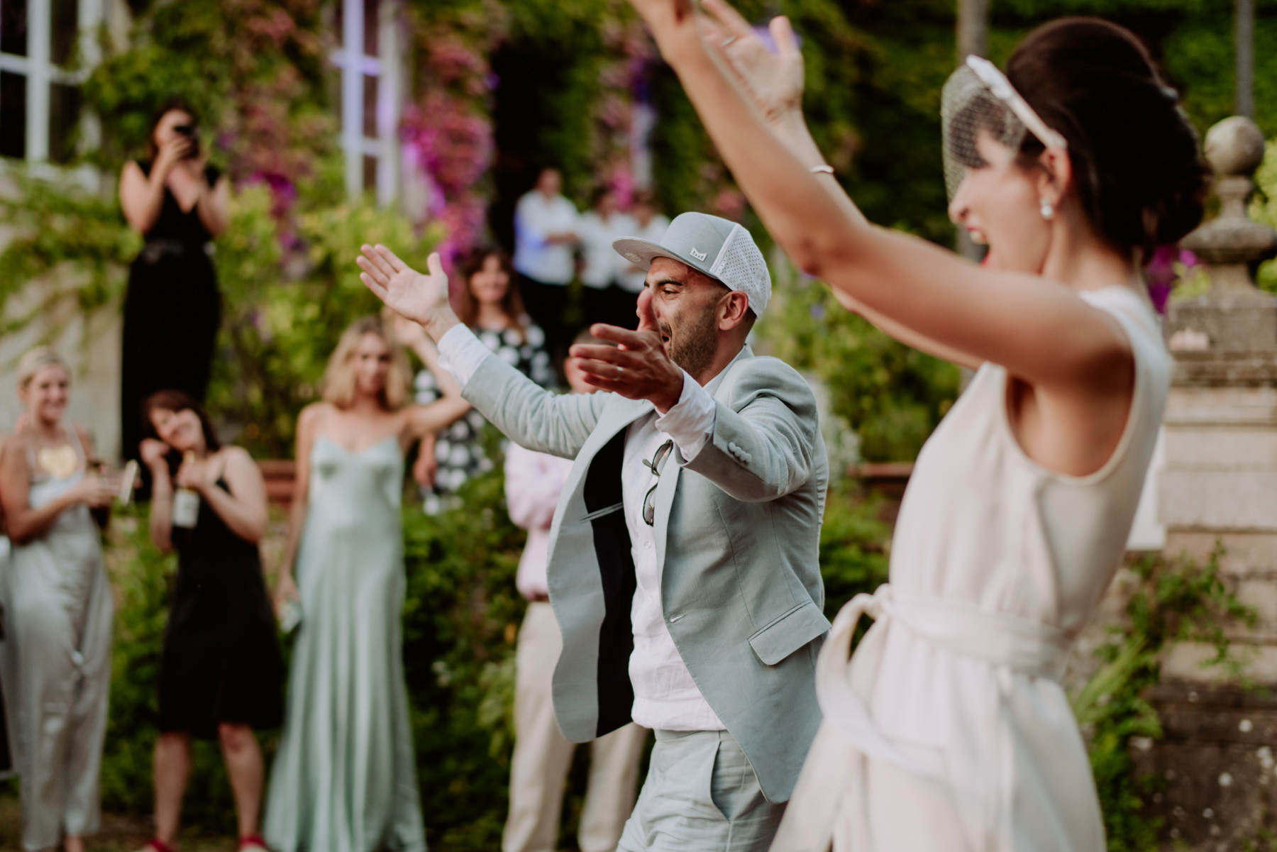 creative wedding photographer tuscany first dance rock
