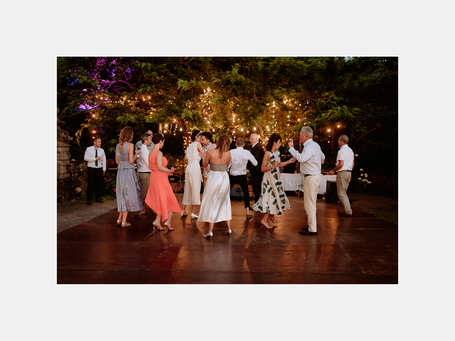 creative wedding photographer tuscany dance floor outdoor sparkl