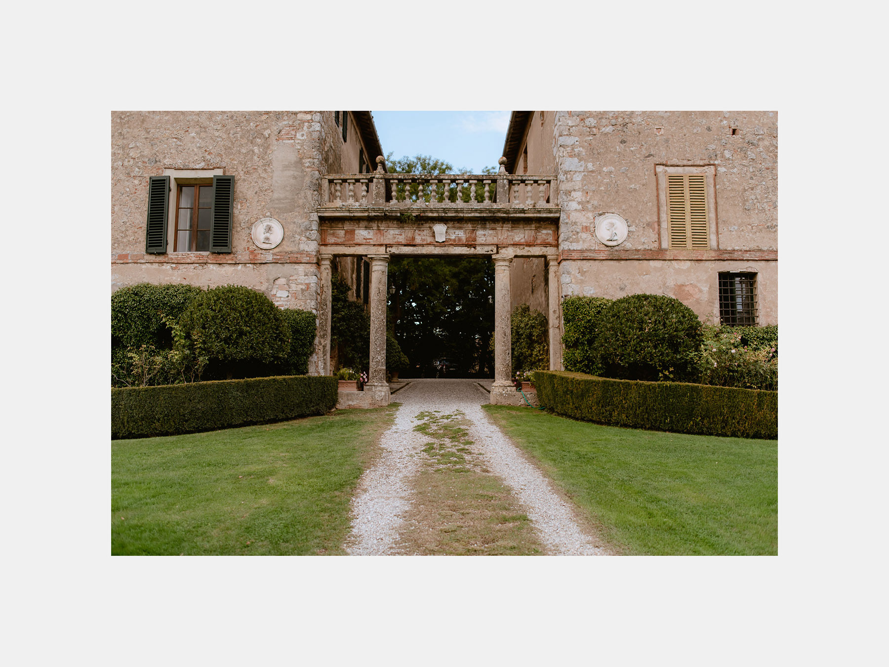 intimate wedding in Tuscany Italy Borgo Stomennano landscape
