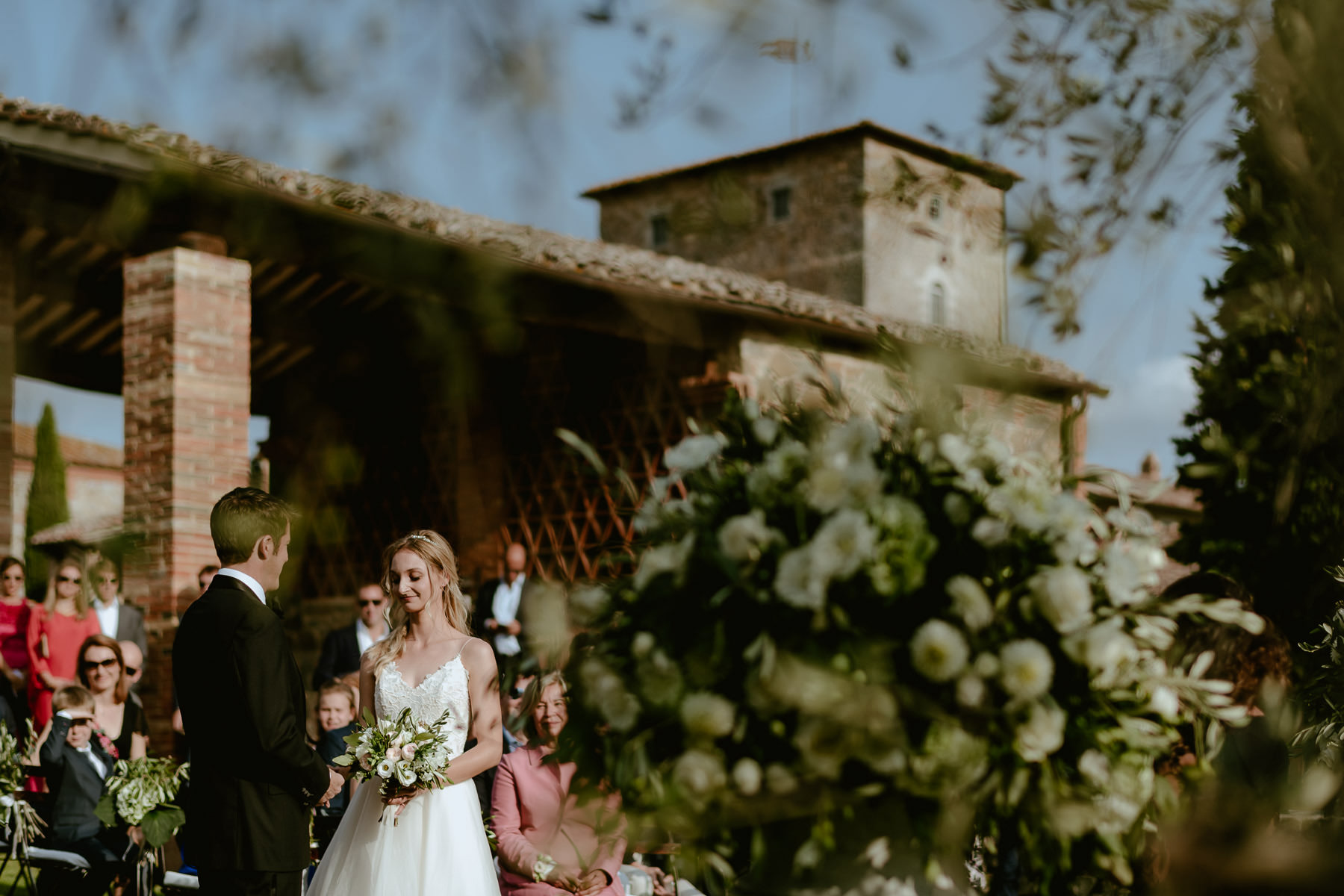 Siena wedding photographer borgo scopeto outdoor rustic ceremony