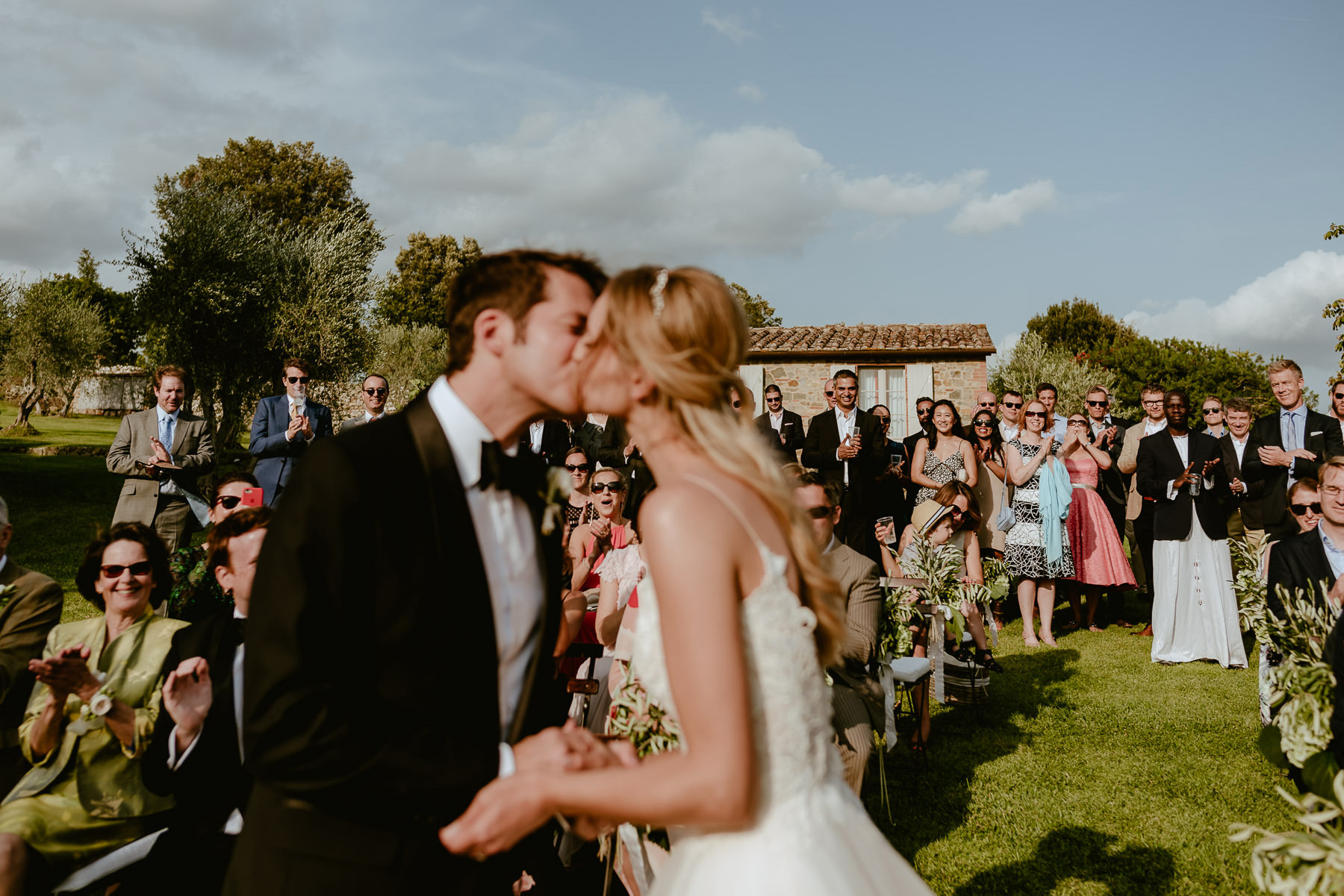 Siena wedding photographer borgo scopeto outdoor timeless ceremo