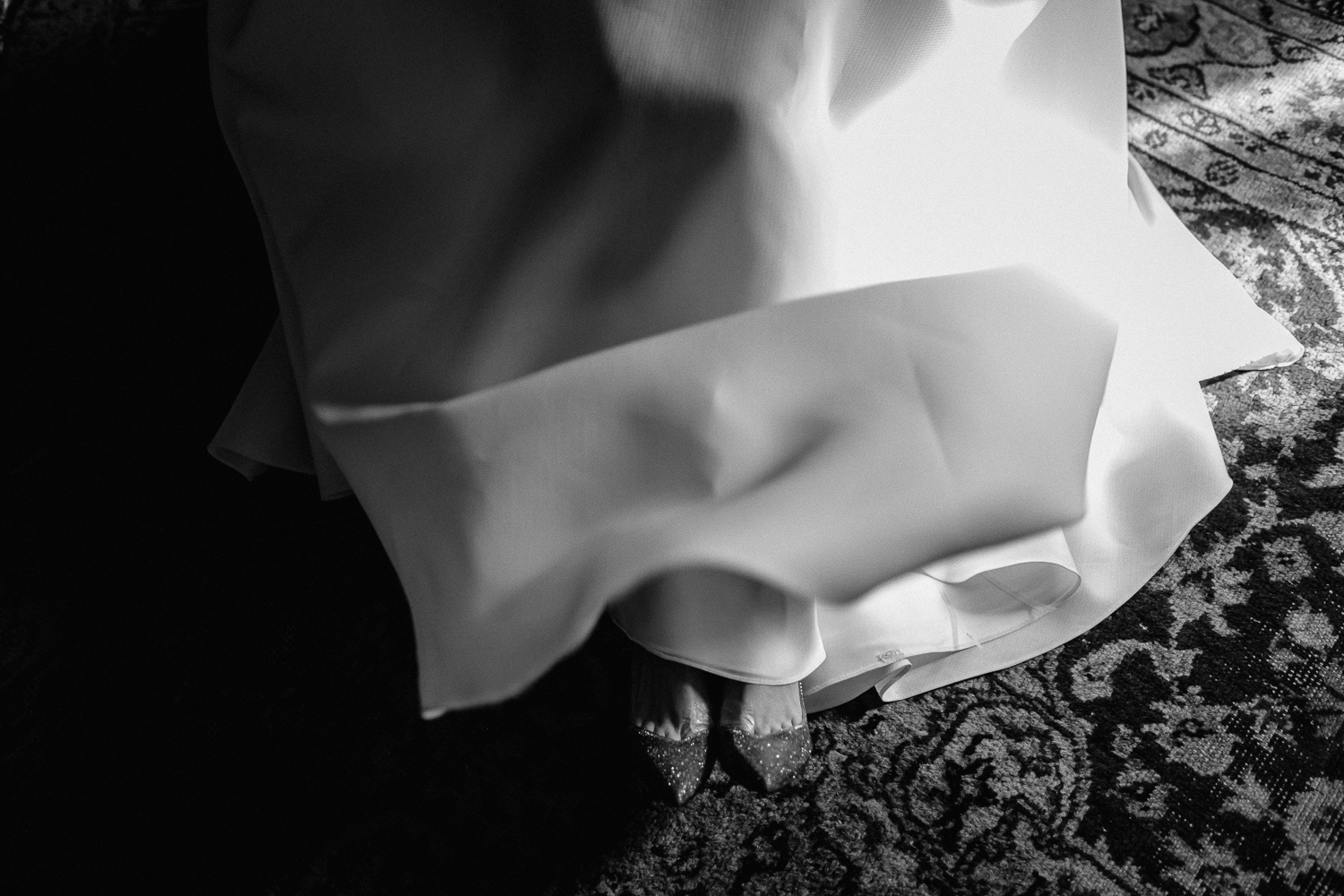 chianti weddin photographer classic villa bride wearing wedding dress gown