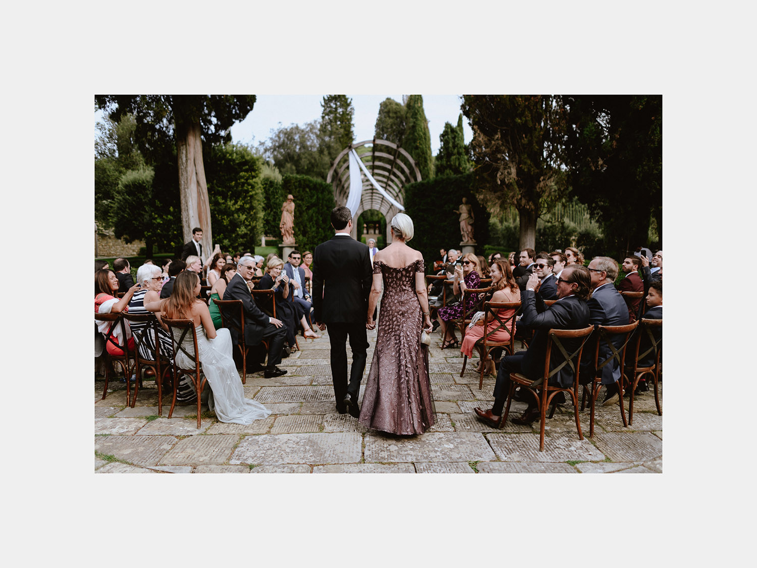 chianti weddin photographer classic villa outdoor wedding ceremony