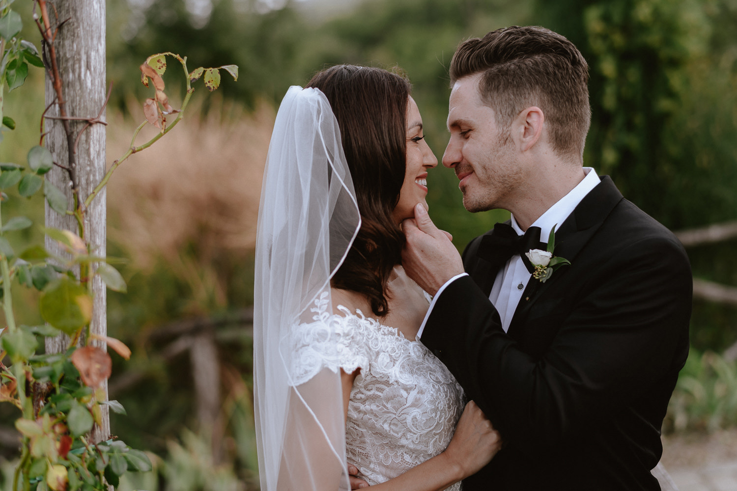 intimate wedding private villa tuscany photographer bride groom intimate portrait photos