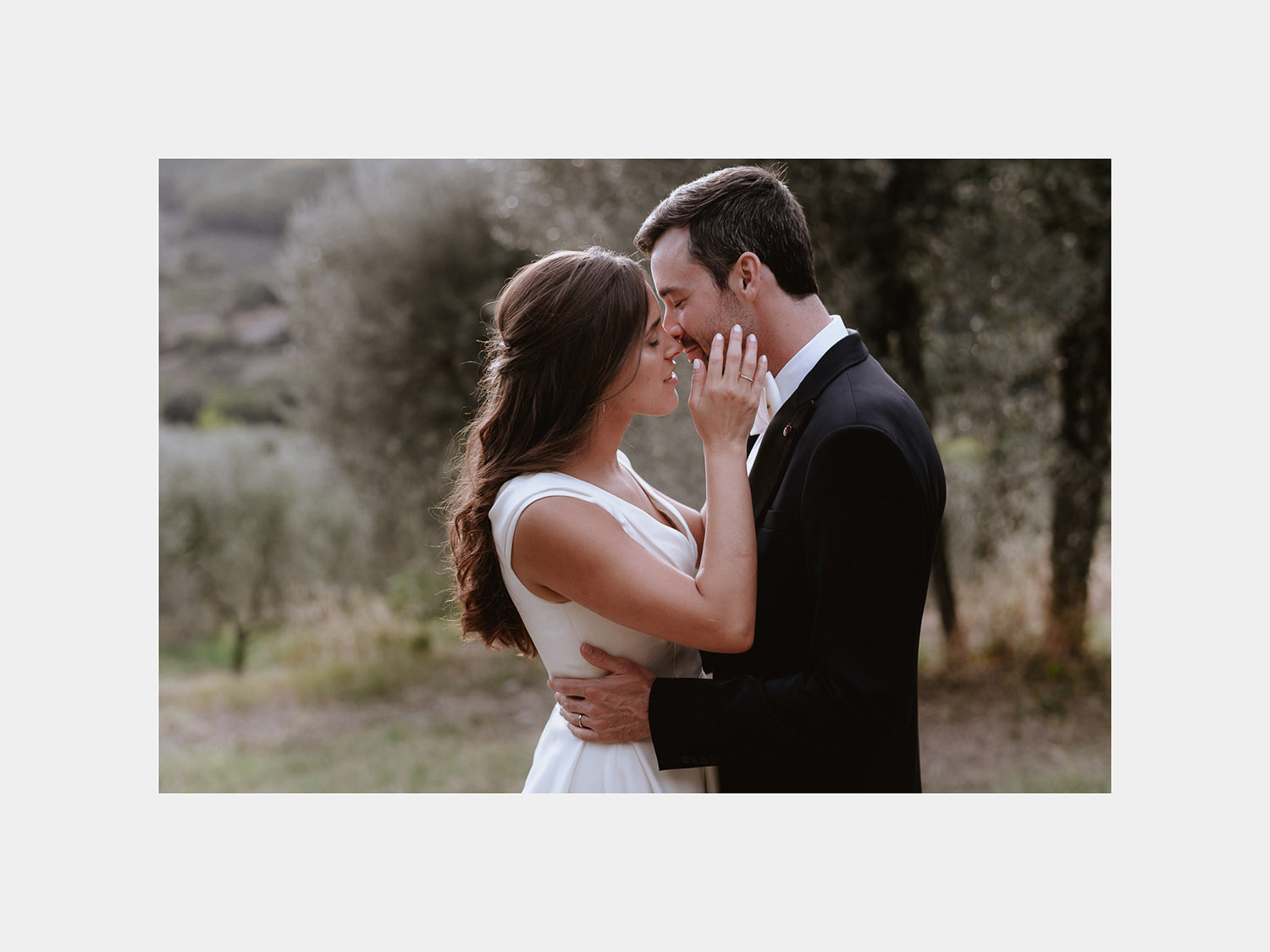 chianti weddin photographer intimate couple session vineyard olive trees
