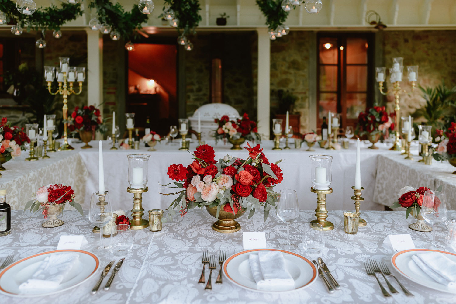 intimate wedding private villa tuscany photographer table setting and decors