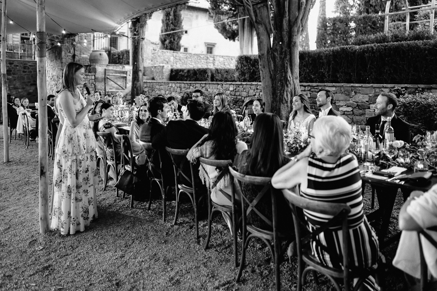 chianti weddin photographer classic villa outdoor dinner