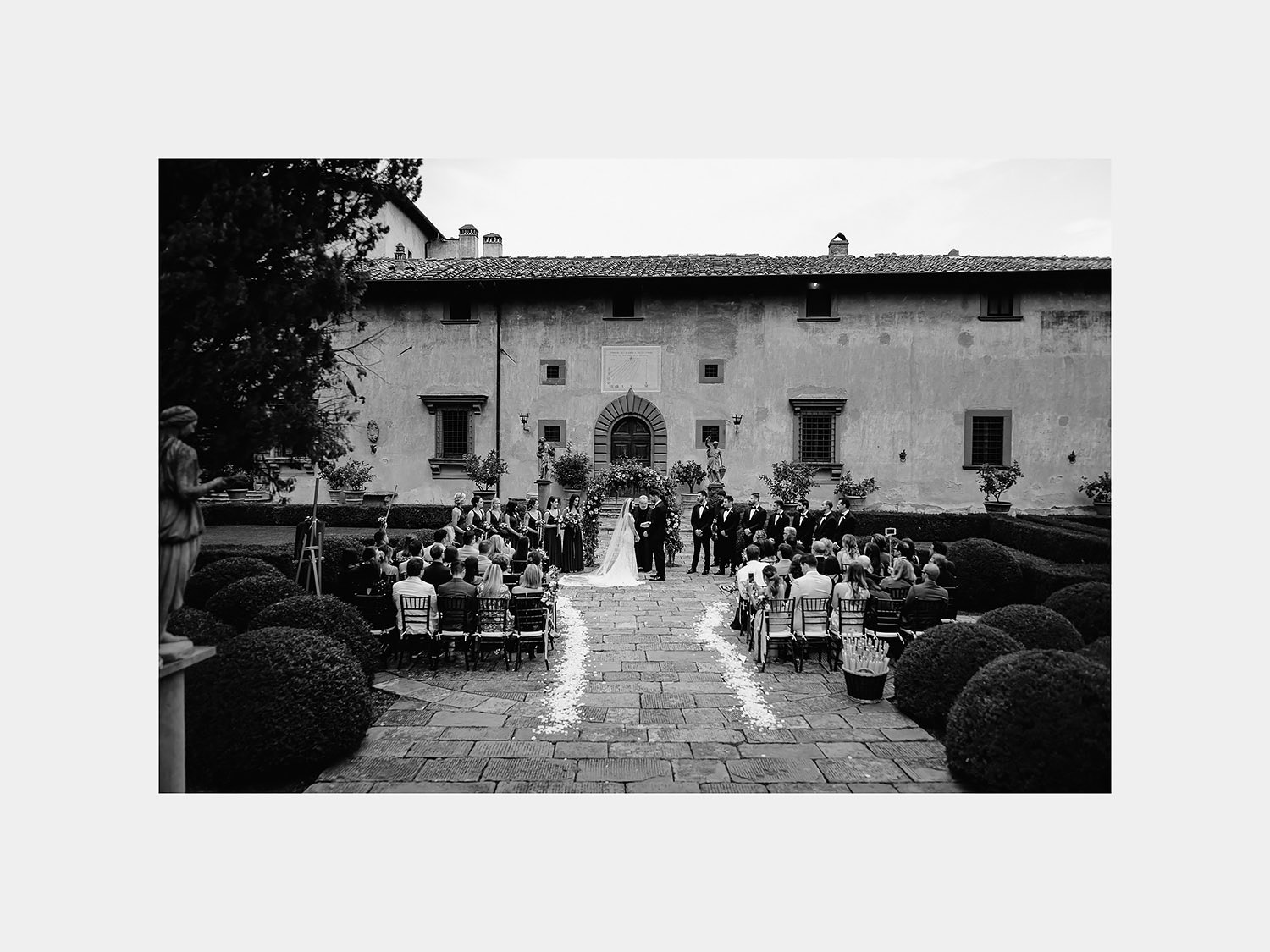 chianti wedding photographer elegant classic villa