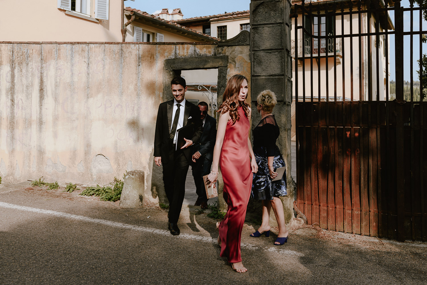 same sex wedding photographer florence villa maiano guests arrival
